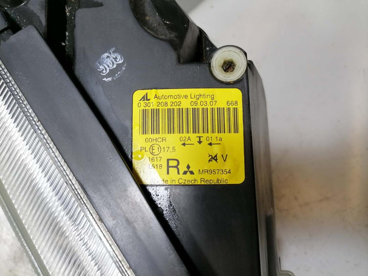 Mitsubishi Colt Z30 original Scheinwerfer vorn rechts Halogen 5-T&uuml;rer Bj.2005